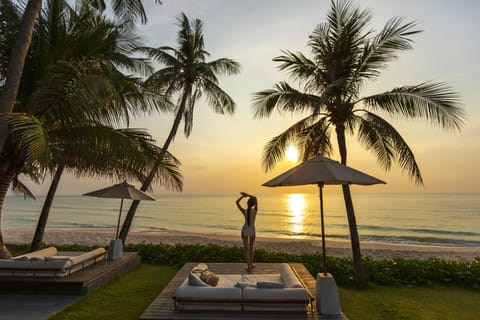 On the beach, white sand, sun loungers, beach towels