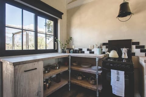 Cottage, 2 Bedrooms | Living area