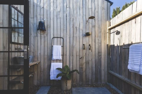 Cottage, 2 Bedrooms | Bathroom | Free toiletries, towels, soap, toilet paper