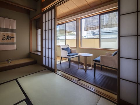 Karaku Suite, Non Smoking | In-room safe, desk, free WiFi