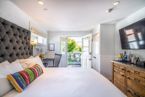 Superior Room, 1 King Bed, Fireplace | Frette Italian sheets, premium bedding, down comforters, pillowtop beds