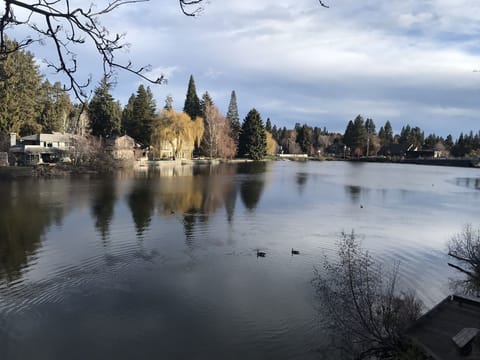 Deschutes river walking path