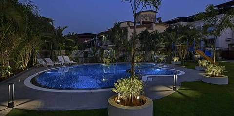 Outdoor pool, open 9:00 AM to 7:00 PM, sun loungers
