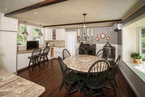 Cable tv in kitchen retracts into the counter! Truly a gathering spot!