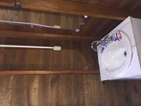 Basic Double or Twin Room | Bathroom sink