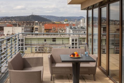 Three Bedroom Penthouse Suite  | Terrace/patio