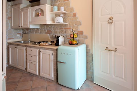 Apartment, Annex Building (Scuola 2) | Private kitchen | Full-size fridge, microwave, stovetop, espresso maker