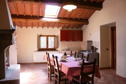 Apartment, 3 Bedrooms, Non Smoking | In-room dining