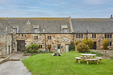 The Coach House, Whitby - Host & Stay
