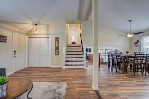 House (4 Bedrooms) | Living room | Smart TV, fireplace