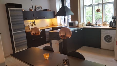 Classic Apartment, 3 Bedrooms, 2 Bathrooms | Private kitchen | Fridge, microwave, oven, stovetop