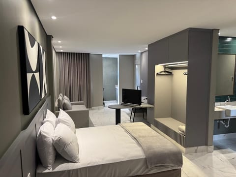 Premium Room | Minibar, desk, free WiFi, bed sheets