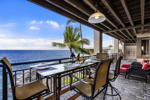 Morning coffee with uninterrupted views of the Pacific.