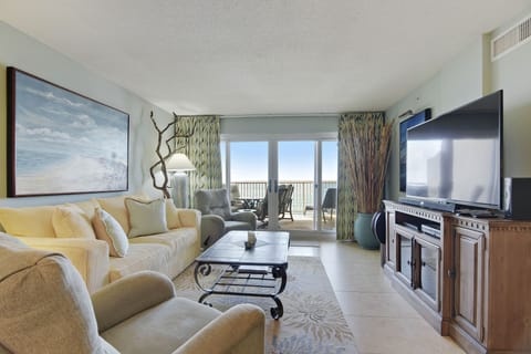 Living Room w/Gulf Front View