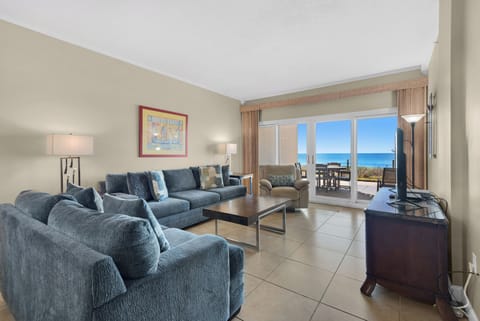 Living Area w/Gulf Front View
