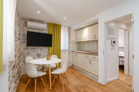 Kitchen, dining area and TV