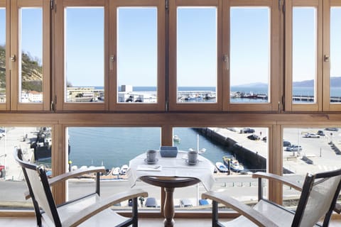 Superior Double Room, Sea View | Desk, free WiFi, bed sheets