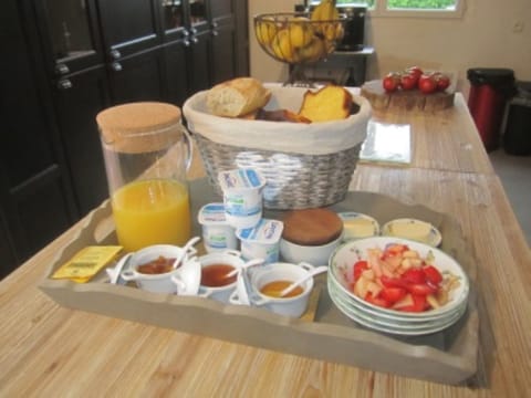 Free daily continental breakfast
