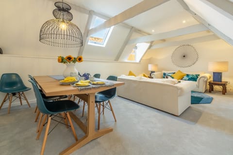 Jicklings Cottage, Wells-next-the-Sea: Bright, modern interior