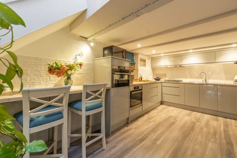 Ground floor: Modern, stylish kitchen