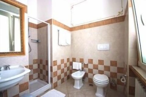 Rainfall showerhead, free toiletries, hair dryer, slippers