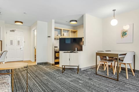 Pillowtop beds, desk, laptop workspace, blackout drapes