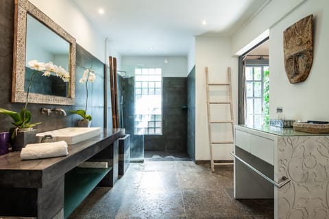 Deluxe Villa, 1 Bedroom, Garden View | Bathroom | Shower, free toiletries, hair dryer, towels