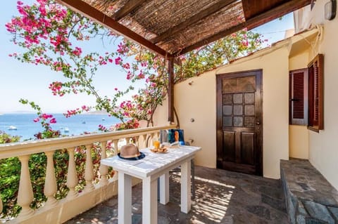 Nina Tholos | View from room