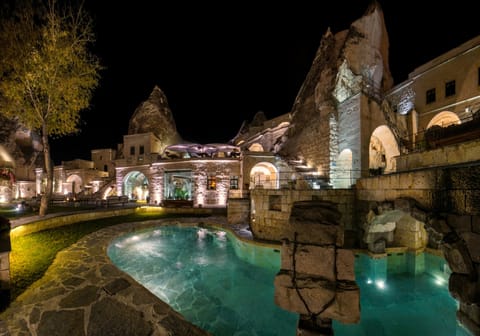 Indoor pool, seasonal outdoor pool, sun loungers