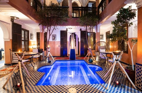 Indoor pool, sun loungers