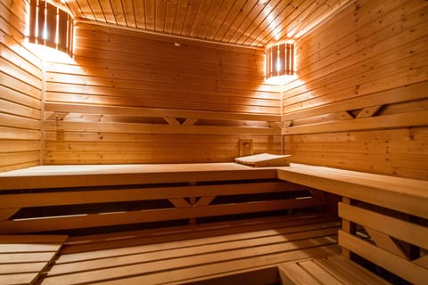 Sauna, hot tub, steam room