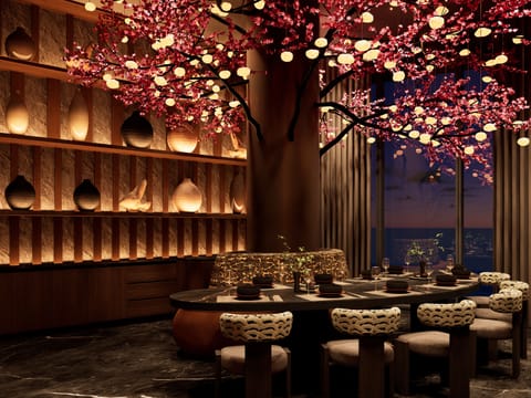 6 restaurants, dinner served