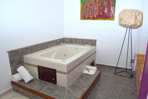 Royal Suite, Non Smoking | Bathroom | Shower, rainfall showerhead, free toiletries, hair dryer