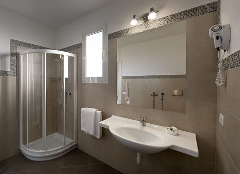 Standard Double Room, Terrace | Bathroom | Shower, hair dryer, bidet, towels
