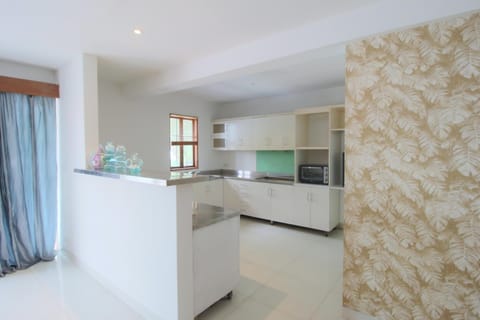 3 Bedroom Family Suite | Private kitchen | Coffee/tea maker, electric kettle