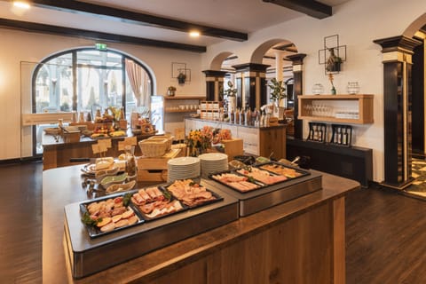 Daily buffet breakfast for a fee
