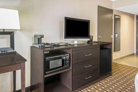 Premium bedding, pillowtop beds, desk, laptop workspace