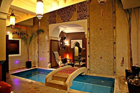 Indoor pool, sun loungers