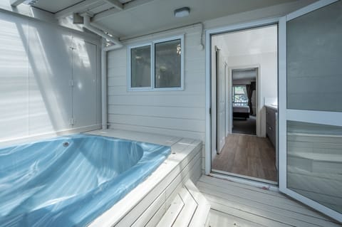 Studio, Hot Tub | Private spa tub