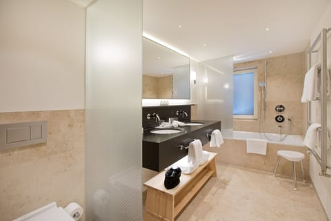 Junior Suite, Bathtub (Superior) | Bathroom | Free toiletries, hair dryer, bathrobes, slippers