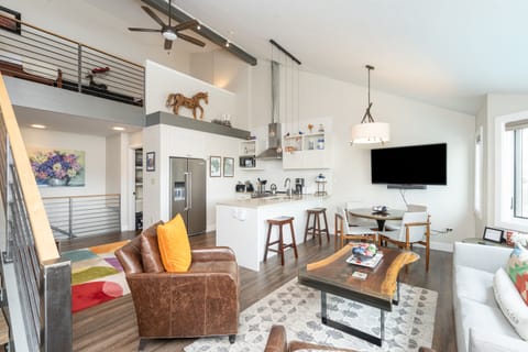 2.0-lulu-luxe-telluride-living-room4