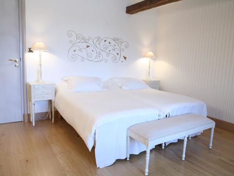 Cottage | In-room safe, individually decorated, desk, free WiFi