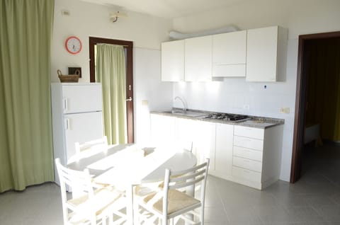 Apartment, 1 Bedroom | Private kitchenette | Fridge, stovetop, cookware/dishes/utensils