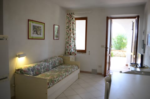 Studio | Living area | Flat-screen TV