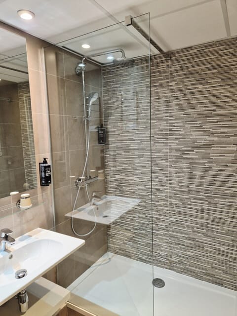 Rainfall showerhead, hair dryer, towels, soap