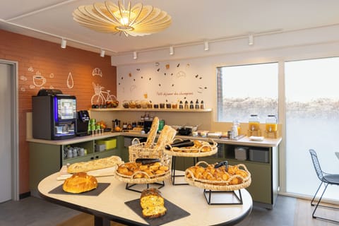 Free daily breakfast