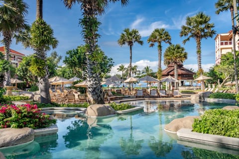 3 outdoor pools, pool umbrellas, sun loungers