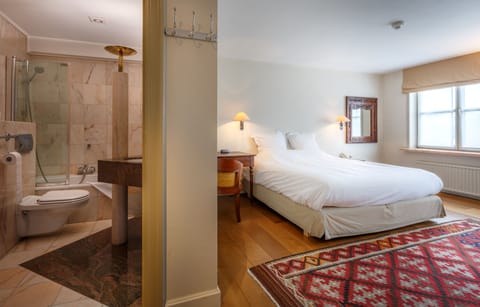 Deluxe Double Room, 1 King Bed | In-room safe, desk, free WiFi