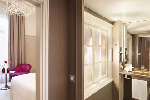 Executive Double Room | Premium bedding, in-room safe, desk, soundproofing