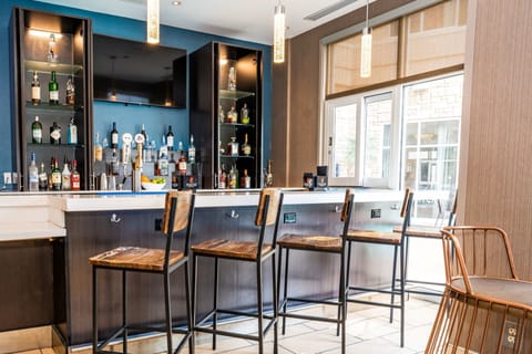 Lobby lounge